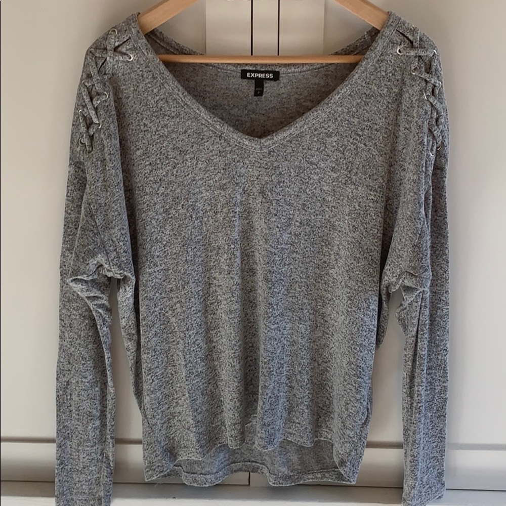 Express heather gray long sleeve v neck EUC